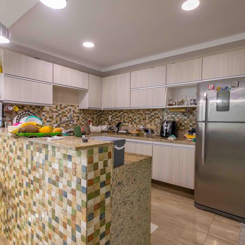 Casa de condomínio à venda com 270m², 4 quartos e 2 vagas Casa de condomínio à venda com 270m², 4 quartos e 2 vagasCozinha