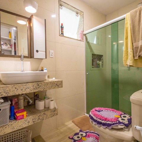 Casa de condomínio à venda com 270m², 4 quartos e 2 vagas Casa de condomínio à venda com 270m², 4 quartos e 2 vagasBanheiro da Suíte 1
