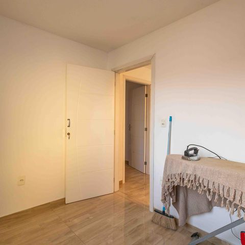 Casa de condomínio à venda com 270m², 4 quartos e 2 vagas Casa de condomínio à venda com 270m², 4 quartos e 2 vagasQuarto