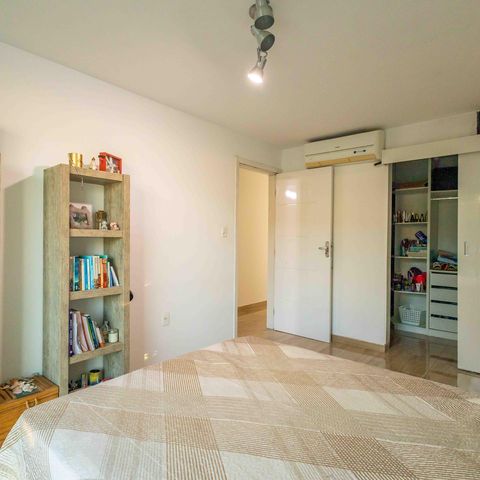 Casa de condomínio à venda com 270m², 4 quartos e 2 vagas Casa de condomínio à venda com 270m², 4 quartos e 2 vagasSuíte 2