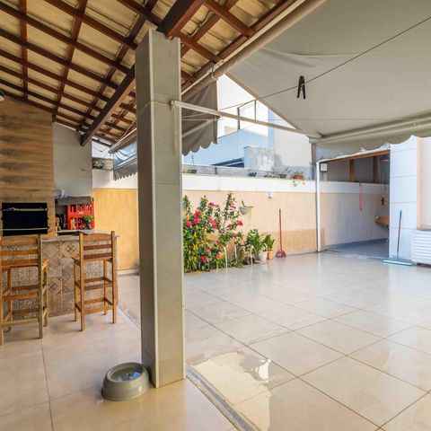 Casa de condomínio à venda com 270m², 4 quartos e 2 vagas Casa de condomínio à venda com 270m², 4 quartos e 2 vagasÁrea comum