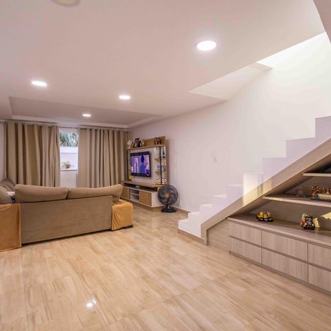 Casa de condomínio à venda com 270m², 4 quartos e 2 vagas Casa de condomínio à venda com 270m², 4 quartos e 2 vagasSala