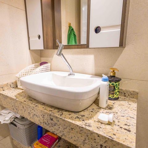 Casa de condomínio à venda com 270m², 4 quartos e 2 vagas Casa de condomínio à venda com 270m², 4 quartos e 2 vagasBanheiro da Suíte 1