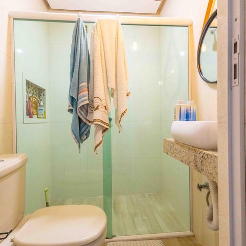 Casa de condomínio à venda com 270m², 4 quartos e 2 vagas Casa de condomínio à venda com 270m², 4 quartos e 2 vagasBanheiro da Suíte 2