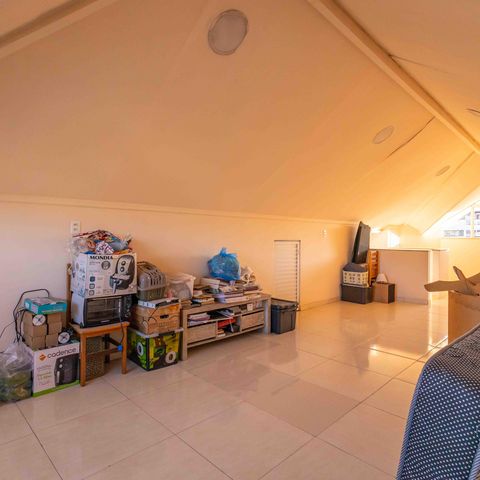 Casa de condomínio à venda com 270m², 4 quartos e 2 vagas Casa de condomínio à venda com 270m², 4 quartos e 2 vagasSótão
