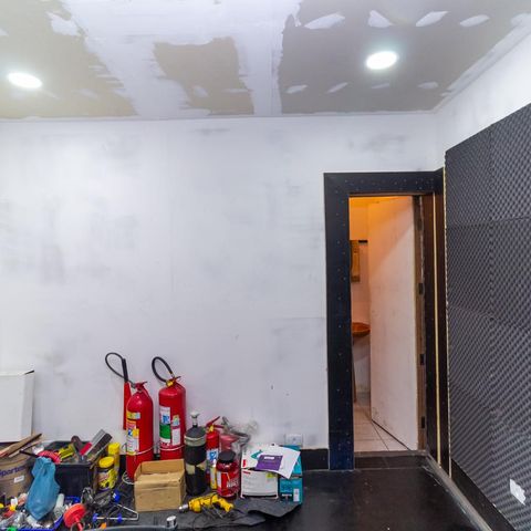Casa à venda com 220m², 4 quartos e 4 vagas Casa à venda com 220m², 4 quartos e 4 vagasQuarto 5