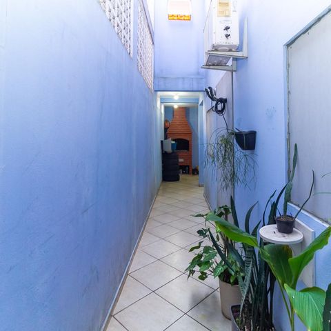 Casa à venda com 220m², 4 quartos e 4 vagas Casa à venda com 220m², 4 quartos e 4 vagasCorredor Externo
