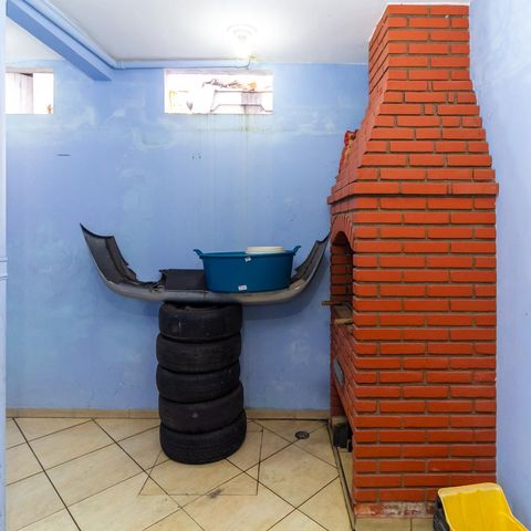 Casa à venda com 220m², 4 quartos e 4 vagas Casa à venda com 220m², 4 quartos e 4 vagasChurrasqueira