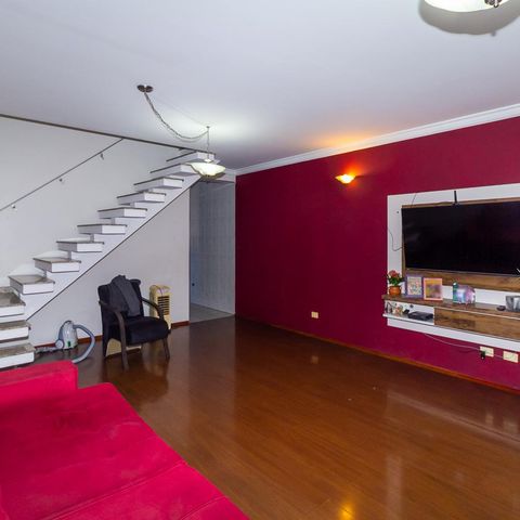 Casa à venda com 220m², 4 quartos e 4 vagas Casa à venda com 220m², 4 quartos e 4 vagasSala