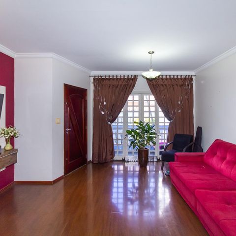 Casa à venda com 220m², 4 quartos e 4 vagas Casa à venda com 220m², 4 quartos e 4 vagasSala