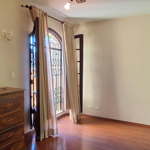 Casa à venda com 298m², 4 quartos e 3 vagasSuíte 2