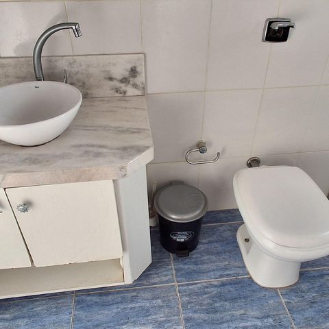 Casa à venda com 298m², 4 quartos e 3 vagasBanheiro 2