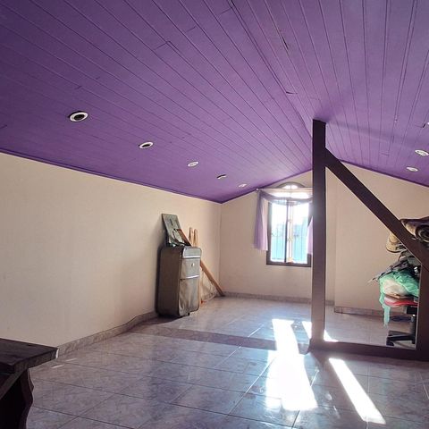 Casa à venda com 298m², 4 quartos e 3 vagassótão