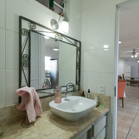 Casa à venda com 318m², 4 quartos e 3 vagasBanheiro da Cobertura - Sala/cozinha
