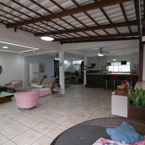 Casa à venda com 318m², 4 quartos e 3 vagasCobertura - Sala/cozinha