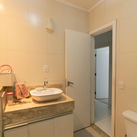 Casa à venda com 318m², 4 quartos e 3 vagasBanheiro 2