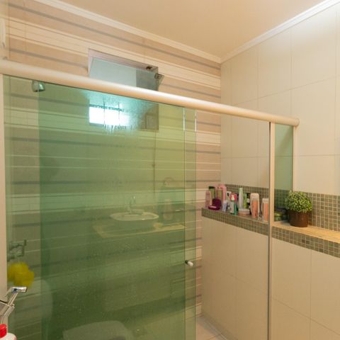 Casa à venda com 318m², 4 quartos e 3 vagasBanheiro 2