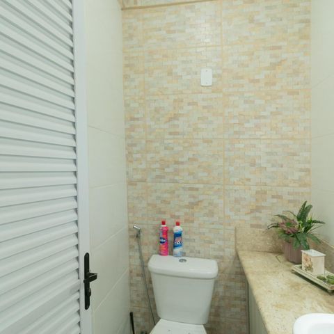 Casa à venda com 318m², 4 quartos e 3 vagasBanheiro da Cobertura - Sala/cozinha