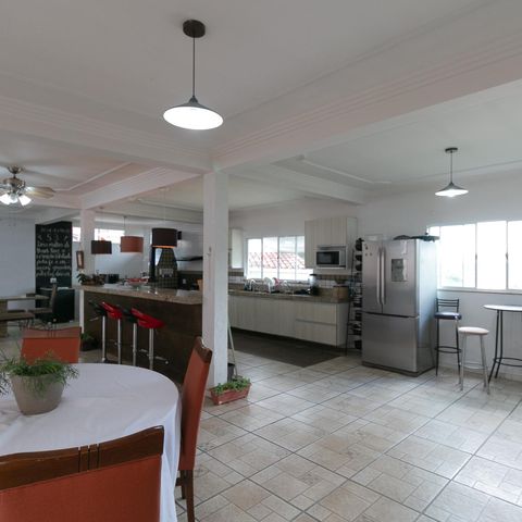 Casa à venda com 318m², 4 quartos e 3 vagasCobertura - Sala/cozinha