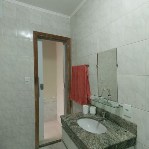 Casa à venda com 318m², 4 quartos e 3 vagasBanheiro de Serviço