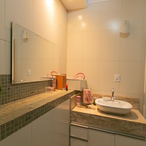 Casa à venda com 318m², 4 quartos e 3 vagasBanheiro 2