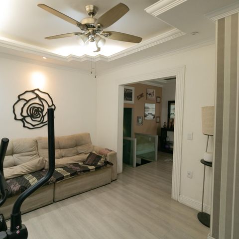 Casa à venda com 318m², 4 quartos e 3 vagasSala