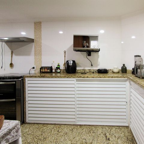 Casa de condomínio à venda com 300m², 4 quartos e 4 vagas Casa de condomínio à venda com 300m², 4 quartos e 4 vagasCozinha