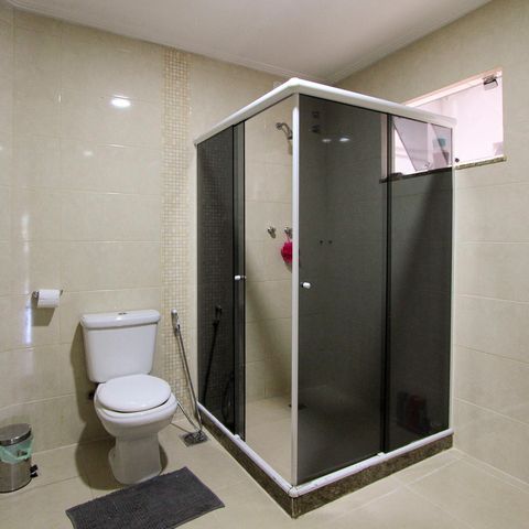 Casa de condomínio à venda com 300m², 4 quartos e 4 vagas Casa de condomínio à venda com 300m², 4 quartos e 4 vagasBanheiro Quarto suíte 4
