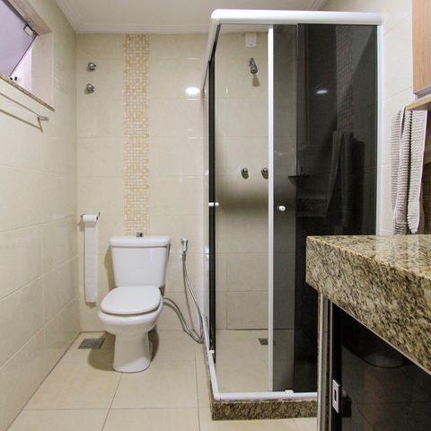 Casa de condomínio à venda com 300m², 4 quartos e 4 vagas Casa de condomínio à venda com 300m², 4 quartos e 4 vagasBanheiro Quarto suíte 2