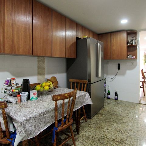 Casa de condomínio à venda com 300m², 4 quartos e 4 vagas Casa de condomínio à venda com 300m², 4 quartos e 4 vagasCozinha