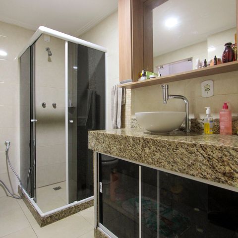 Casa de condomínio à venda com 300m², 4 quartos e 4 vagas Casa de condomínio à venda com 300m², 4 quartos e 4 vagasBanheiro Quarto suíte 2