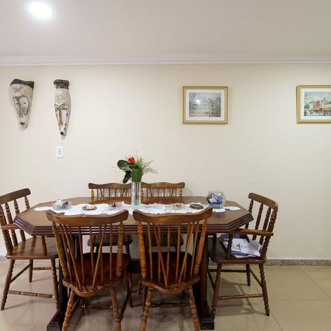 Casa de condomínio à venda com 300m², 4 quartos e 4 vagas Casa de condomínio à venda com 300m², 4 quartos e 4 vagasSala