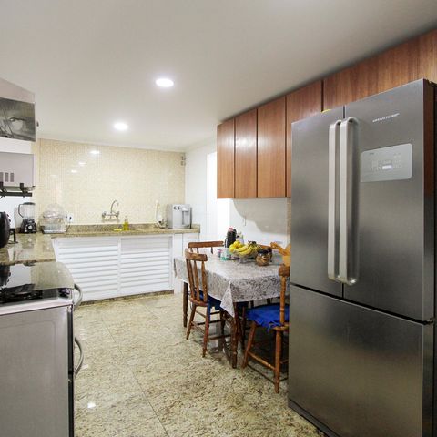 Casa de condomínio à venda com 300m², 4 quartos e 4 vagas Casa de condomínio à venda com 300m², 4 quartos e 4 vagasCozinha