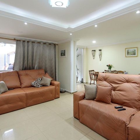 Casa de condomínio à venda com 300m², 4 quartos e 4 vagas Casa de condomínio à venda com 300m², 4 quartos e 4 vagasSala