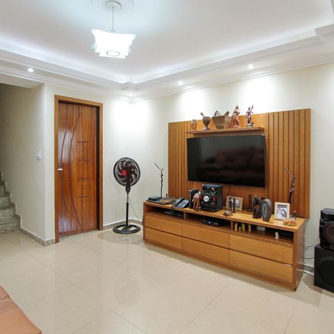 Casa de condomínio à venda com 300m², 4 quartos e 4 vagas Casa de condomínio à venda com 300m², 4 quartos e 4 vagasSala