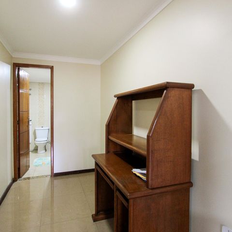 Casa de condomínio à venda com 300m², 4 quartos e 4 vagas Casa de condomínio à venda com 300m², 4 quartos e 4 vagasQuarto suíte 2