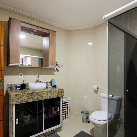Casa de condomínio à venda com 300m², 4 quartos e 4 vagas Casa de condomínio à venda com 300m², 4 quartos e 4 vagasBanheiro Quarto suíte 4
