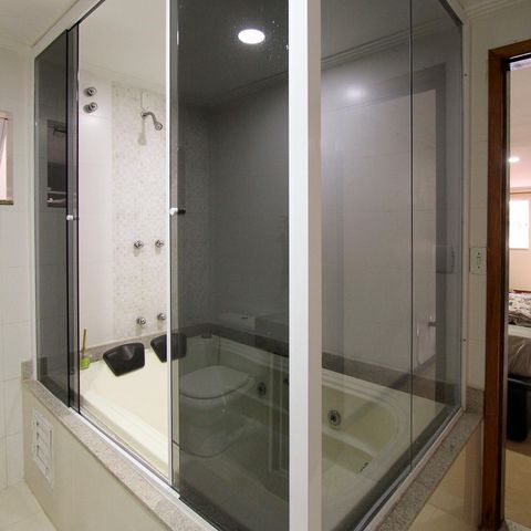 Casa de condomínio à venda com 300m², 4 quartos e 4 vagas Casa de condomínio à venda com 300m², 4 quartos e 4 vagasBanheiro Quarto suíte 1