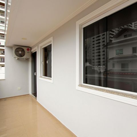Casa de condomínio à venda com 300m², 4 quartos e 4 vagas Casa de condomínio à venda com 300m², 4 quartos e 4 vagasVaranda Quarto suíte 1 e 2