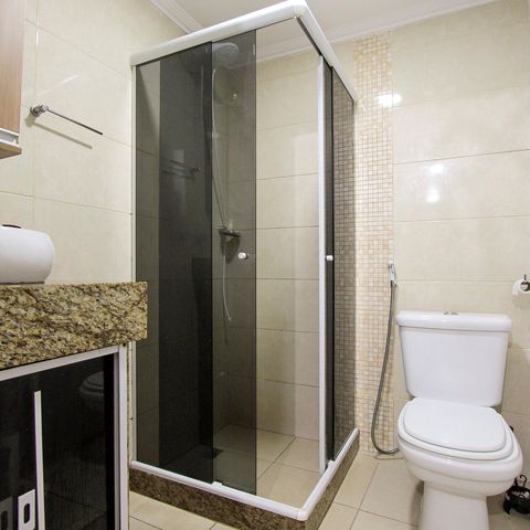 Casa de condomínio à venda com 300m², 4 quartos e 4 vagas Casa de condomínio à venda com 300m², 4 quartos e 4 vagasBanheiro