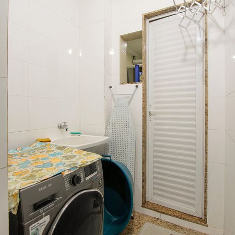 Casa de condomínio à venda com 300m², 4 quartos e 4 vagas Casa de condomínio à venda com 300m², 4 quartos e 4 vagasÁrea de Serviço