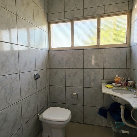 Casa à venda com 300m², 4 quartos e 3 vagas Casa à venda com 300m², 4 quartos e 3 vagasEdícula - Banheiro