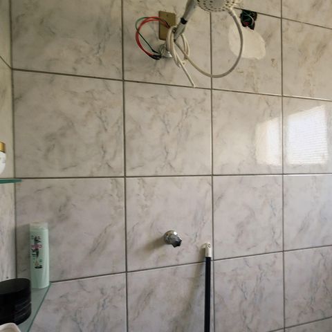 Casa à venda com 300m², 4 quartos e 3 vagas Casa à venda com 300m², 4 quartos e 3 vagasEdícula - Banheiro