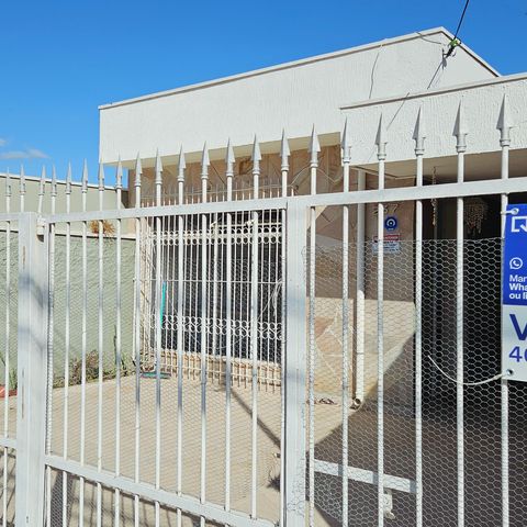 Casa à venda com 300m², 4 quartos e 3 vagas Casa à venda com 300m², 4 quartos e 3 vagasFachada + Plaquinha