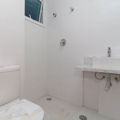 Apartamento à venda com 81m², 2 quartos e 2 vagasBanheiro do Quarto 2