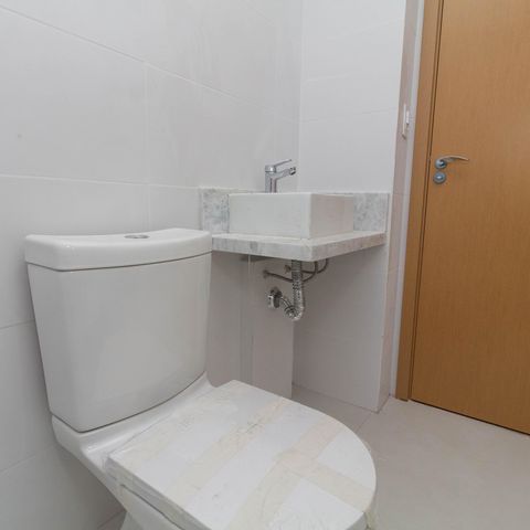 Apartamento à venda com 81m², 2 quartos e 2 vagasBanheiro do Quarto 1