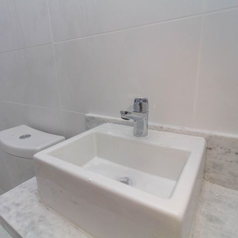 Apartamento à venda com 81m², 2 quartos e 2 vagasBanheiro do Quarto 1
