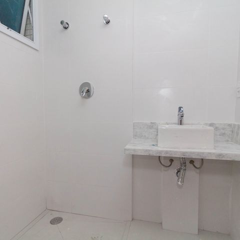 Apartamento à venda com 81m², 2 quartos e 2 vagasBanheiro do Quarto 2