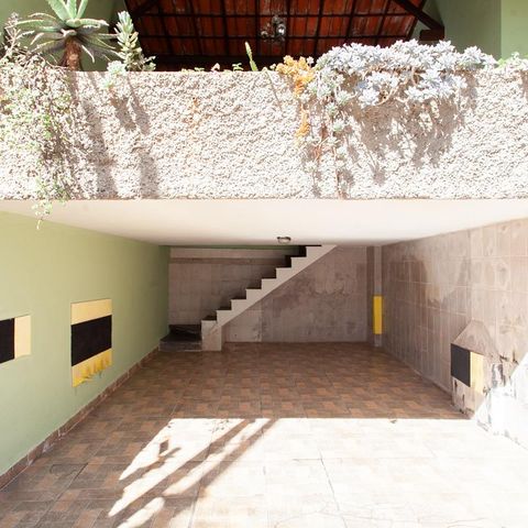 Casa à venda com 360m², 5 quartos e 2 vagas Casa à venda com 360m², 5 quartos e 2 vagasGaragem