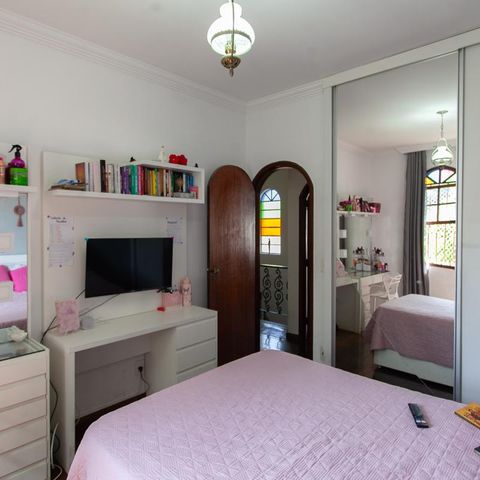 Casa à venda com 360m², 5 quartos e 2 vagas Casa à venda com 360m², 5 quartos e 2 vagasQuarto 3